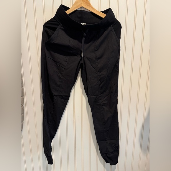Lululemon joggers - Picture 1 of 4